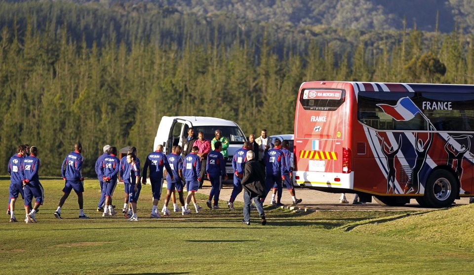 След като отказаха да тренират играчите се качиха в автобуса1