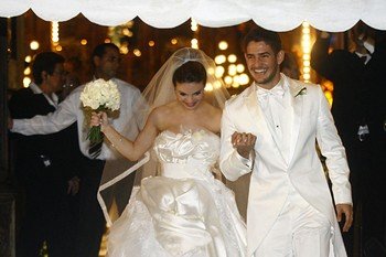На 8 юли 2009 година Алешандре Пато се ожени за1
