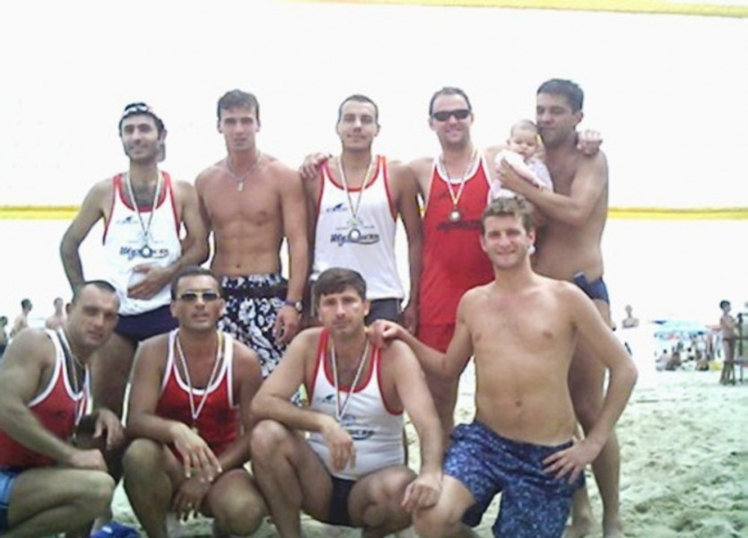 Със златния медал от Националния медиен турнир по плажен волейбол1