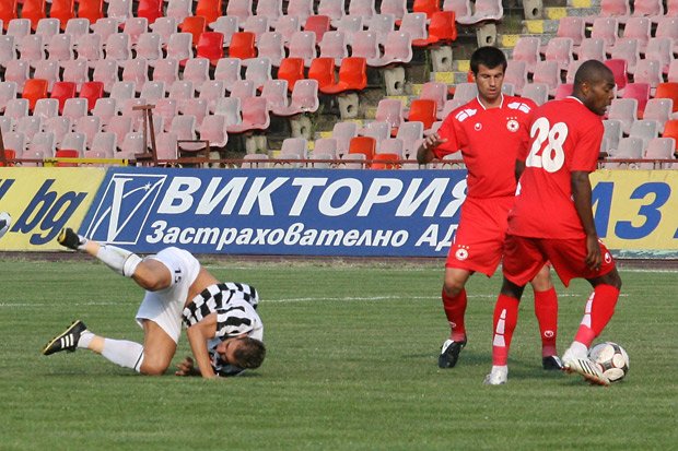 ЦСКА победи Локомотив Пловдив с 2 0 пред празни трибуни1