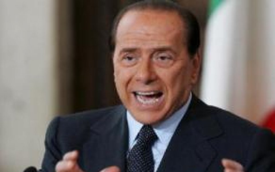Берлускони дава Кака и 20 милиона за Рони