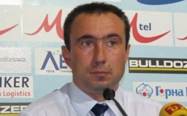 Стоилов: Наблюдаваме много играчи