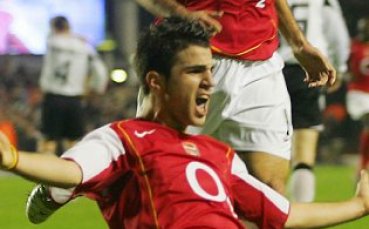 Фабрегас мисли за завръщане в Испания