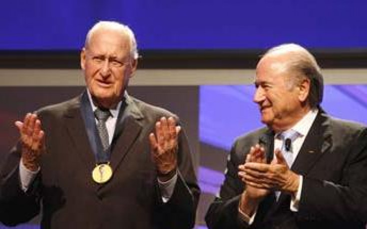 Бивш футболен бос подгони стотака