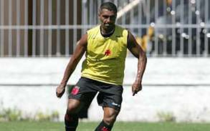 Ромарио се надява да вкара гол номер 1000 с Вашку