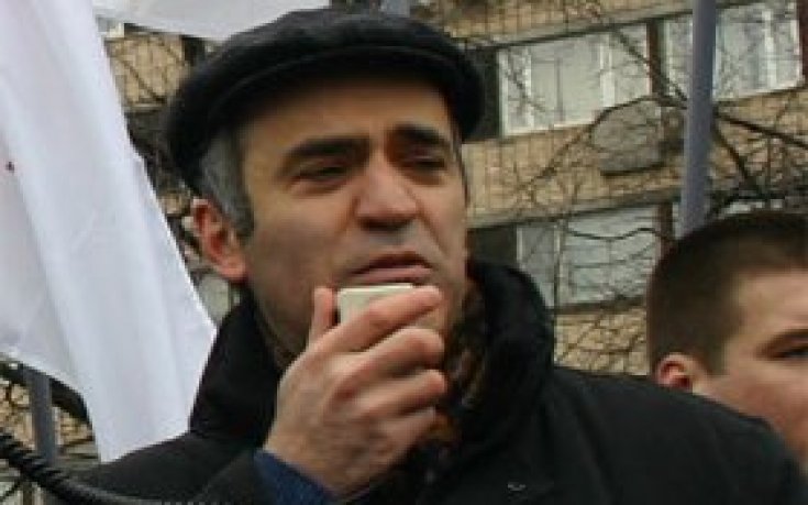 Санитари опитаха да вържат Каспаров в усмирителна риза