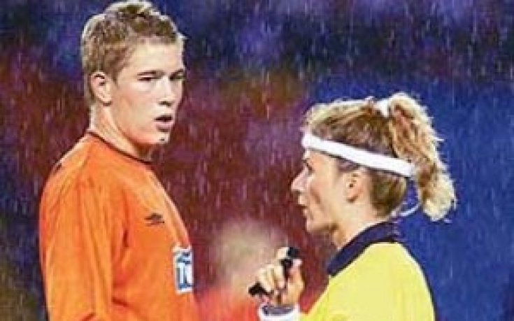 Свирена от жена дузпа в последната минута даде купата на Базел