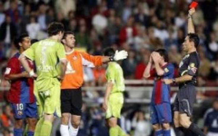 Наказаха Роналдиньо за червения картон