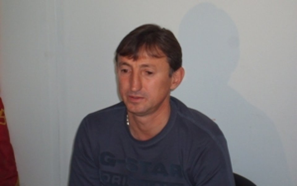 Спартак Пд се раздели с треньора Марин Бакалов