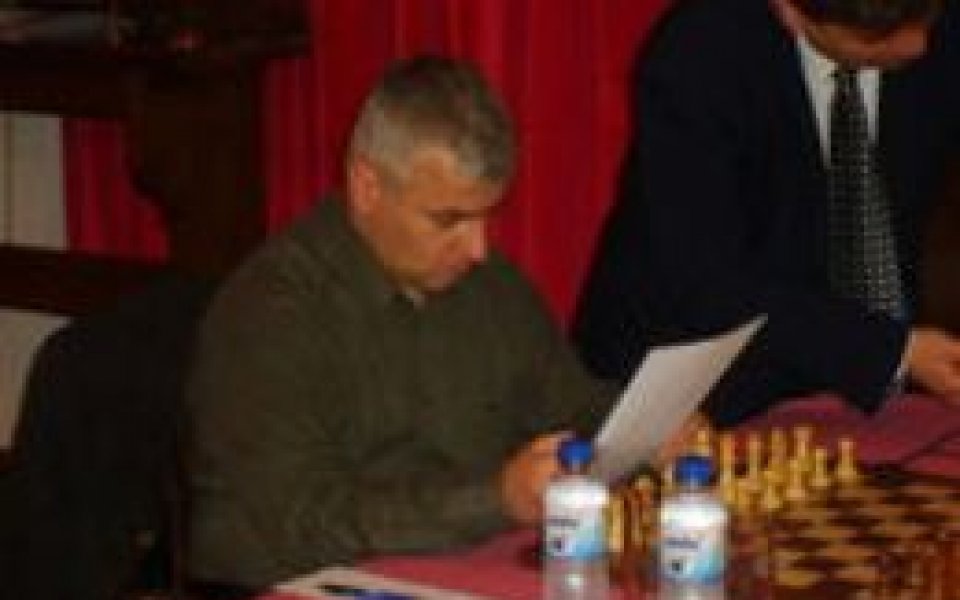 Кирил Георгиев стартира с успех на Държавното по шахмат