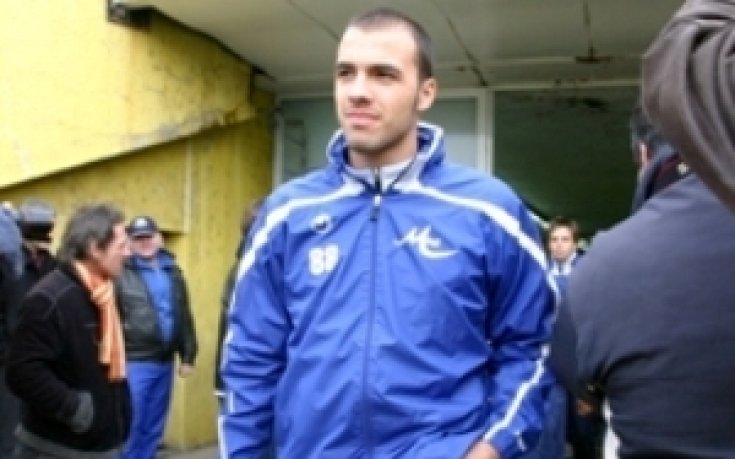 Ники Михайлов при Левски в Правец, Льороа засега остава