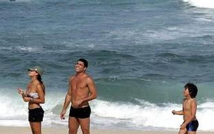 Роналдо запозна годеницата със сина си