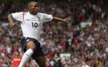 Дефо сменя Бербатов със Стилиян