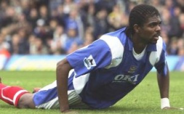 Кану остава в Портсмут