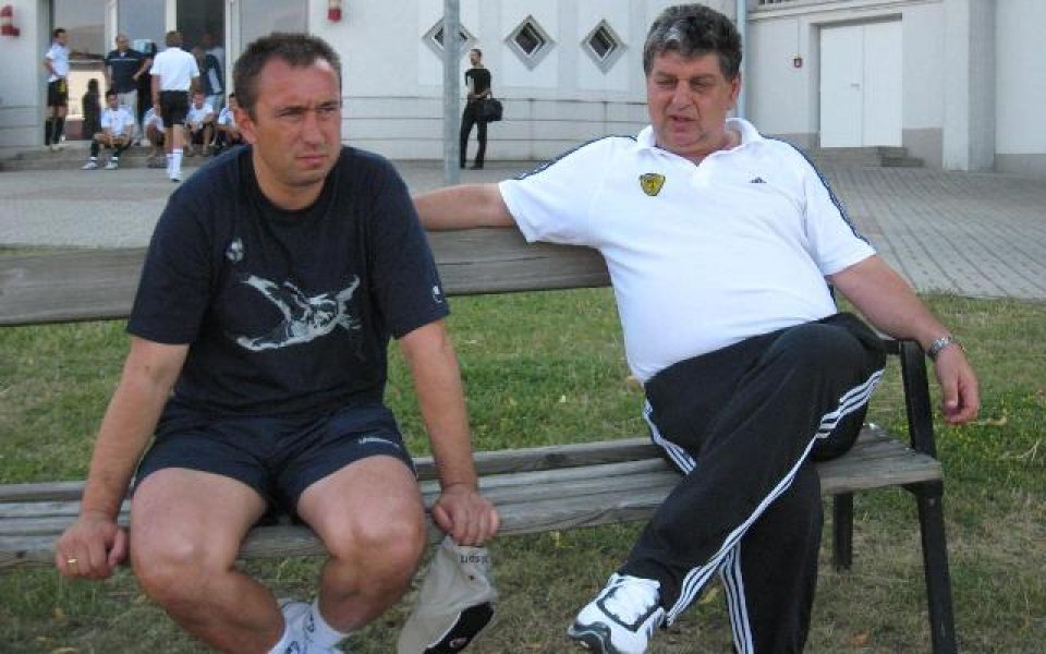 Стоилов: Бензукан и Тасевски се справят добре