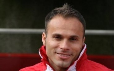 Робърт Петров аут за половин година