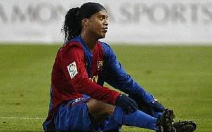 Роналдиньо се контузи, пропуска мач на Барса