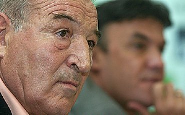 Пенев подписа, взе Илиян Илиев за помощник