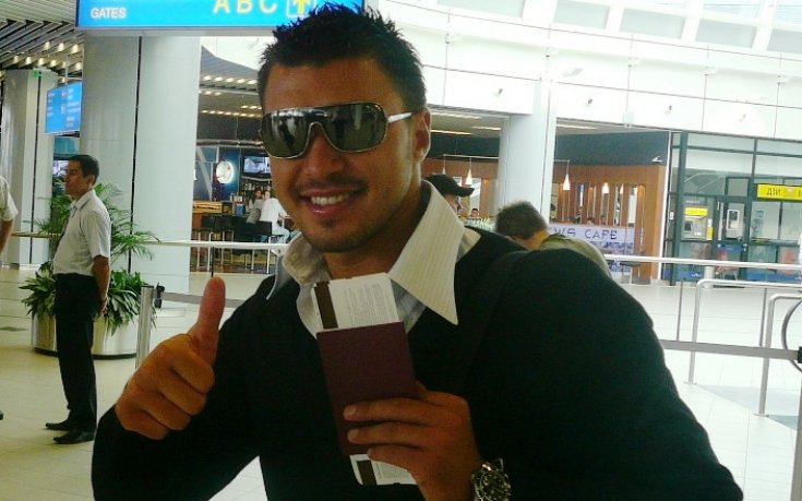 Валери Божинов получи виза, Свен го четка