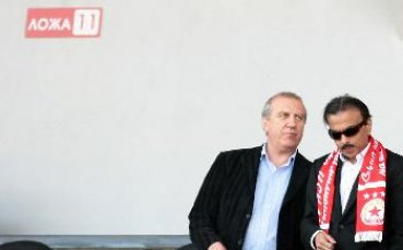 Томов води Митал лично от Лондон