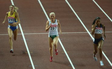 Тезджан атакува финалите на 200 м от по-леката серия