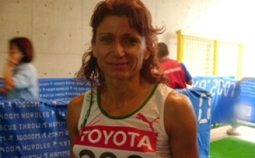 С прахосмукачки чистеха стадиона в Осака