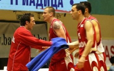 Левски подписа с Асен Великов