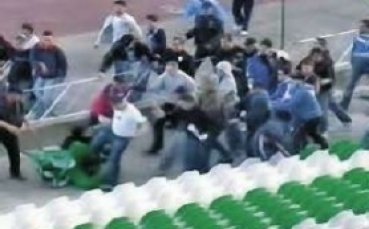 ДК наказа Берое и Черноморец  за една среща без публика