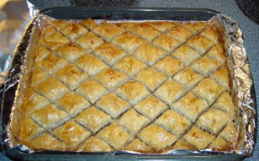 Ясен Петров поднесе баклава на “Лаута”