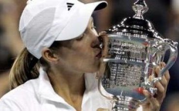 Жустин Енен завършва 2007 година като №1