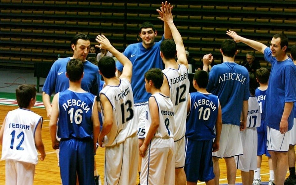 Левски гостува на Плевен в баскет-дербито