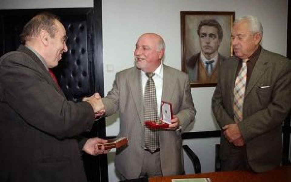Левски бе удостоен с почетен знак
