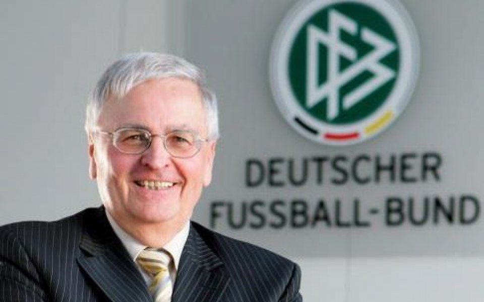 Цванцигер остава президент на Германския Футболен Съюз до 2010
