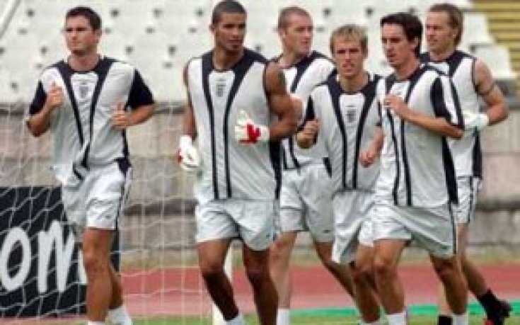 Невил: Още футболисти ще се откажат от Англия