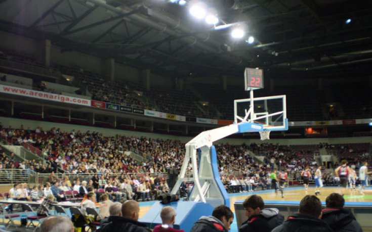 Чакат 10-хилядна публика в Рига довечера