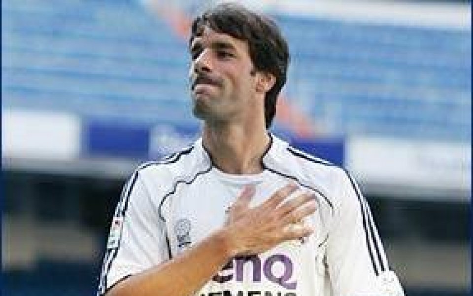 Нистелрой остава в Реал до 2010