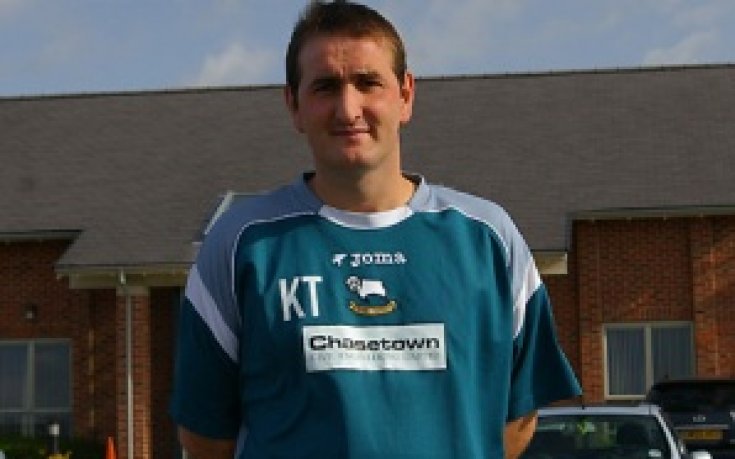 Кевин Телуел пое временно Дарби Каунти