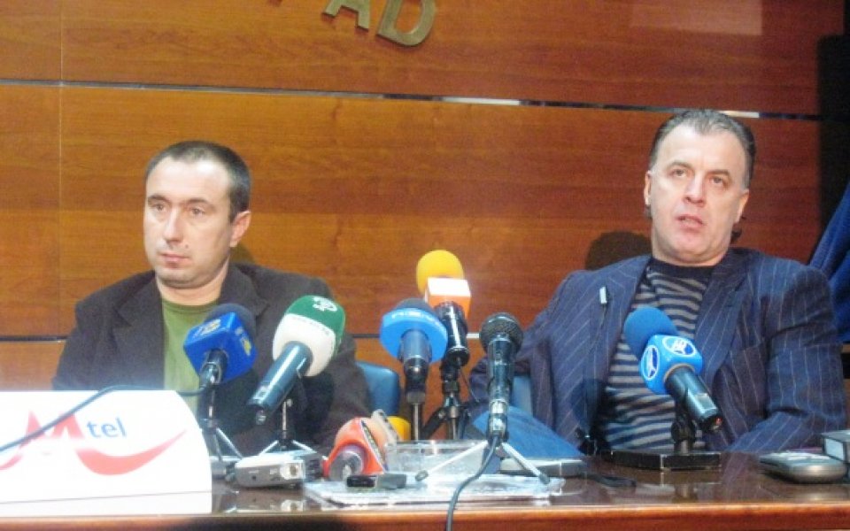 Стоилов и Сираков остават, Левски стартира План 2009