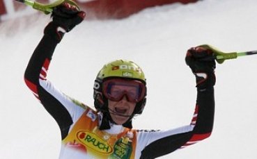 Никол Хосп с първа победа за сезона