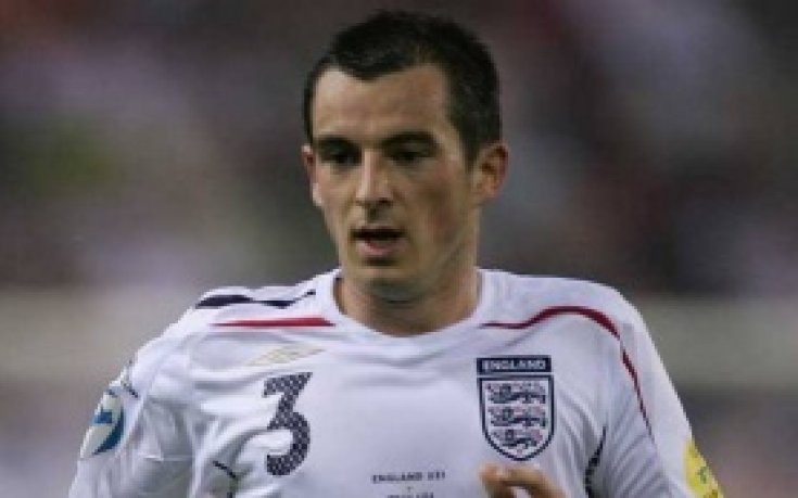 Евертън вдига Бейнс за Коледа