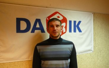 Бардон остана в София