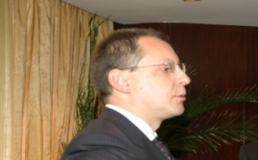 Станишев се зае с базите