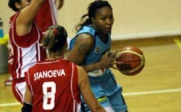 Станоева вкарва 13, Панкюп бие в Турция