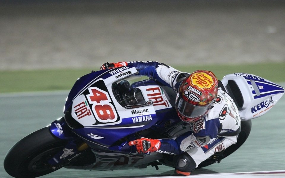 Дебютант спечели полпозишън за нощния старт на Moto GP