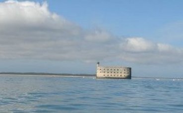 Екстремната Сани Жекова се пуска на скорост и във вода