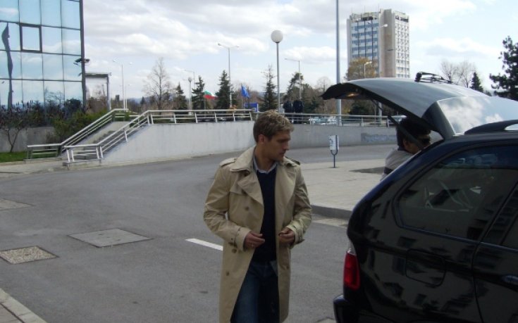 Стилиян се прибра и продължи с мълчанието