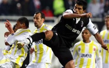 Фенербахче удари Бешикташ в дербито на Истанбул