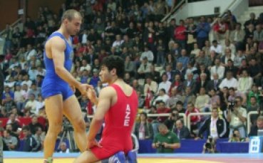 Бързаков на полуфинал