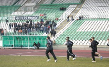 Фенклубът на Берое отрече за приети в болница