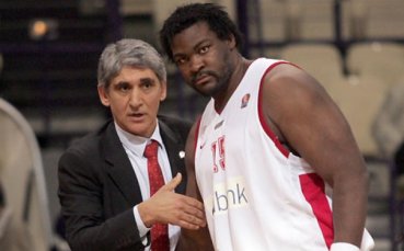 Бейби Шак се завърна, дебел и смел